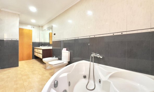 Resale - Apartment - Torrevieja - Centro