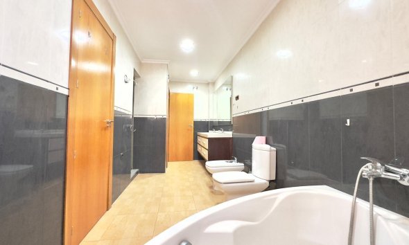 Resale - Apartment - Torrevieja - Centro