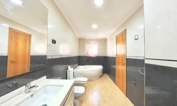 Resale - Apartment - Torrevieja - Centro