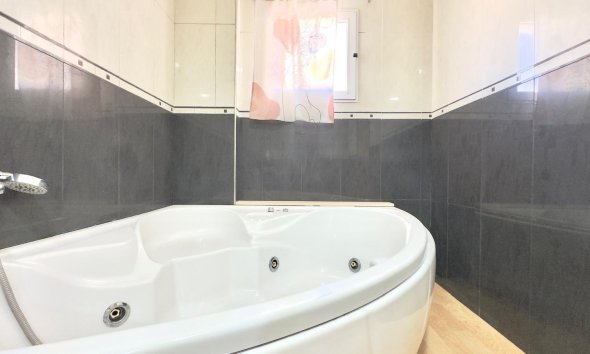Resale - Apartment - Torrevieja - Centro