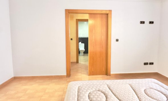 Resale - Apartment - Torrevieja - Centro