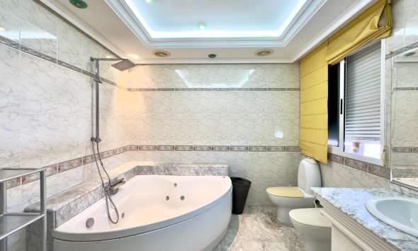 Resale - Apartment - Torrevieja - Centro