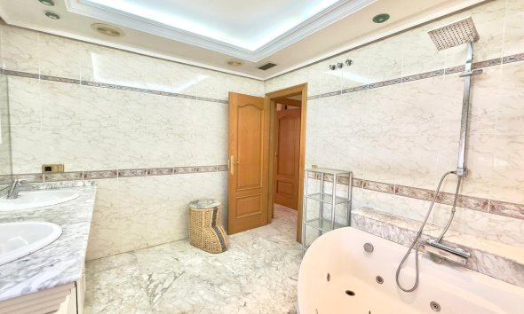 Resale - Apartment - Torrevieja - Centro
