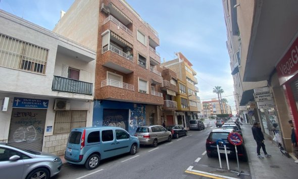 Resale - Apartment - Torrevieja - Estacion de autobuses