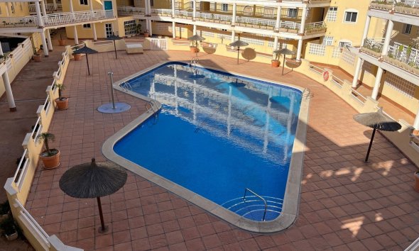 Resale - Apartment - Orihuela Costa - Campoamor