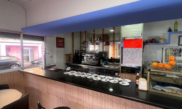 Resale - Commercial premises / Commercial unit / Retail space - Torrevieja - Estacion de autobuses