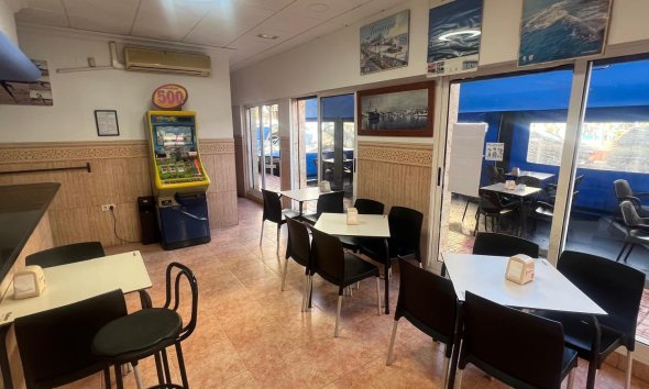 Resale - Commercial premises / Commercial unit / Retail space - Torrevieja - Estacion de autobuses