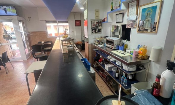 Resale - Commercial premises / Commercial unit / Retail space - Torrevieja - Estacion de autobuses