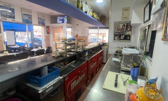 Resale - Commercial premises / Commercial unit / Retail space - Torrevieja - Estacion de autobuses