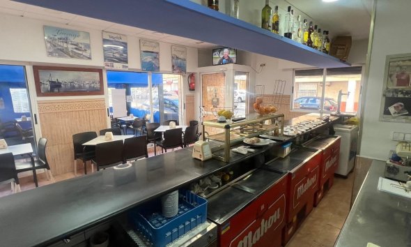 Resale - Commercial premises / Commercial unit / Retail space - Torrevieja - Estacion de autobuses