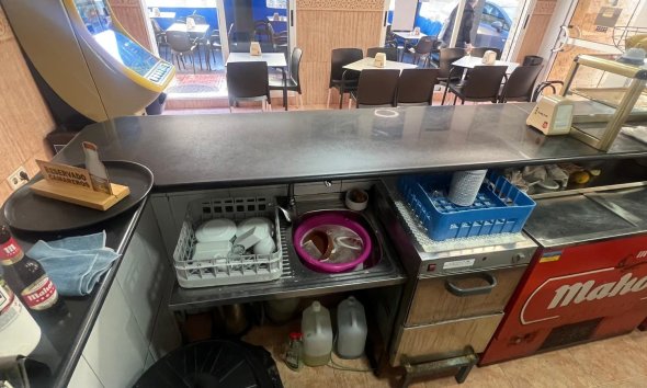 Resale - Commercial premises / Commercial unit / Retail space - Torrevieja - Estacion de autobuses