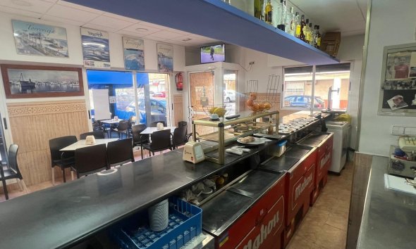 Resale - Commercial premises / Commercial unit / Retail space - Torrevieja - Estacion de autobuses