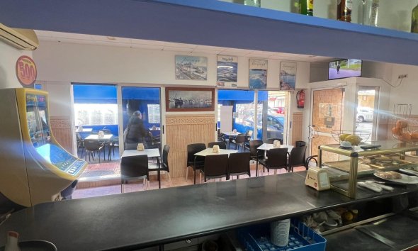 Resale - Commercial premises / Commercial unit / Retail space - Torrevieja - Estacion de autobuses