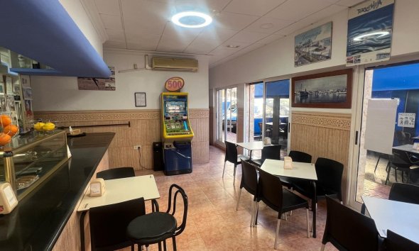 Resale - Commercial premises / Commercial unit / Retail space - Torrevieja - Estacion de autobuses