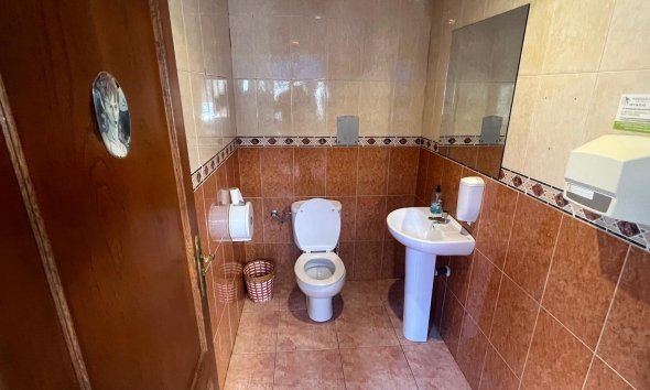 Resale - Commercial premises / Commercial unit / Retail space - Torrevieja - Estacion de autobuses
