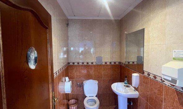 Resale - Commercial premises / Commercial unit / Retail space - Torrevieja - Estacion de autobuses