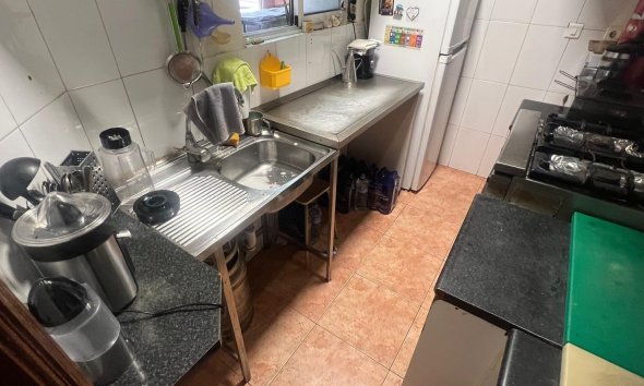 Resale - Commercial premises / Commercial unit / Retail space - Torrevieja - Estacion de autobuses