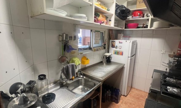 Resale - Commercial premises / Commercial unit / Retail space - Torrevieja - Estacion de autobuses
