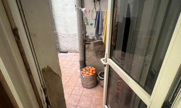 Resale - Commercial premises / Commercial unit / Retail space - Torrevieja - Estacion de autobuses