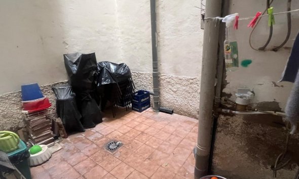 Resale - Commercial premises / Commercial unit / Retail space - Torrevieja - Estacion de autobuses