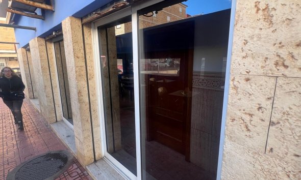 Resale - Commercial premises / Commercial unit / Retail space - Torrevieja - Estacion de autobuses