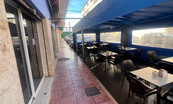 Resale - Commercial premises / Commercial unit / Retail space - Torrevieja - Estacion de autobuses