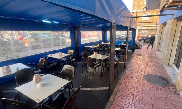 Resale - Commercial premises / Commercial unit / Retail space - Torrevieja - Estacion de autobuses