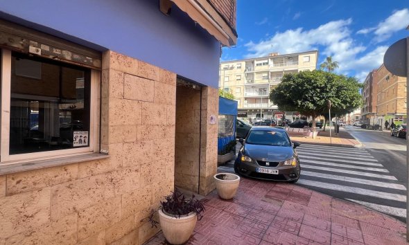 Resale - Commercial premises / Commercial unit / Retail space - Torrevieja - Estacion de autobuses