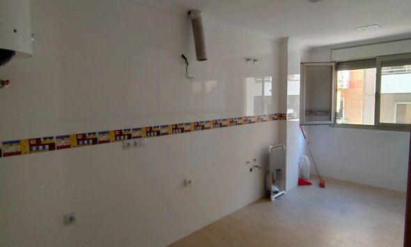 Resale - Apartment - Torrevieja - Estacion de autobuses