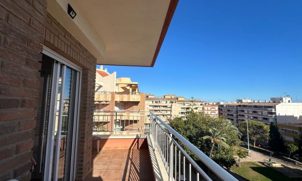 Resale - Apartment - Torrevieja - Estacion de autobuses