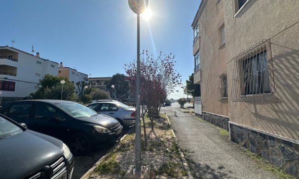 Resale - Apartment - Torrevieja - La Siesta - El Salado - Torreta