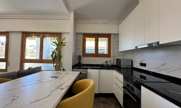 Resale - Apartment - Torrevieja - Centro