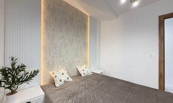 Resale - Apartment - Torrevieja - Estacion de autobuses