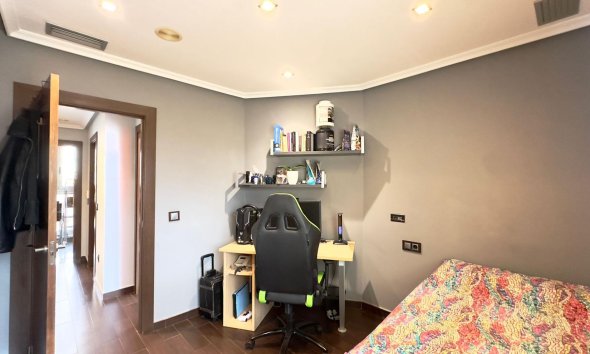 Resale - Building - Torrevieja - Playa del Cura