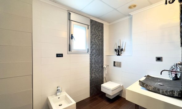 Resale - Building - Torrevieja - Playa del Cura