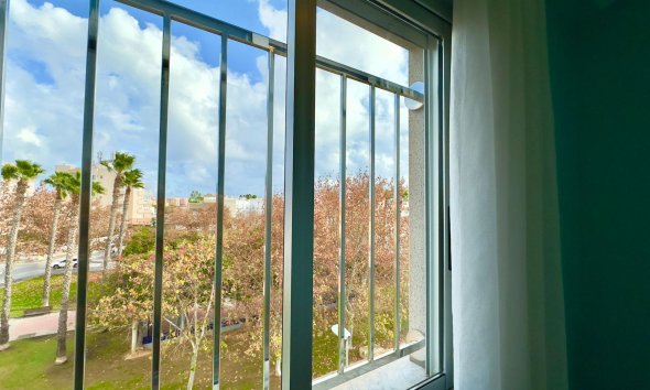 Resale - Building - Torrevieja - Playa del Cura