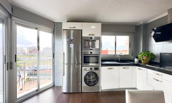 Resale - Building - Torrevieja - Playa del Cura