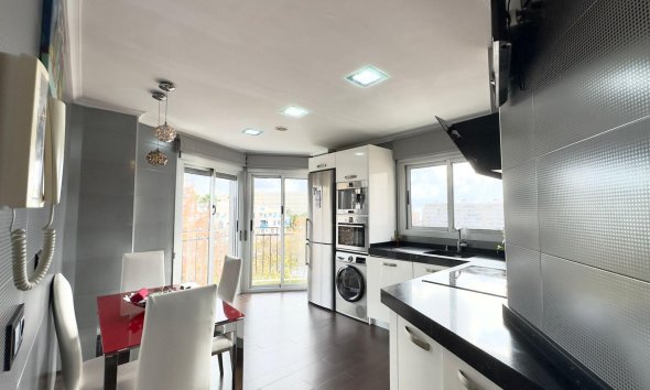 Resale - Building - Torrevieja - Playa del Cura