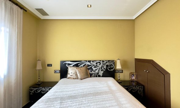 Resale - Building - Torrevieja - Playa del Cura