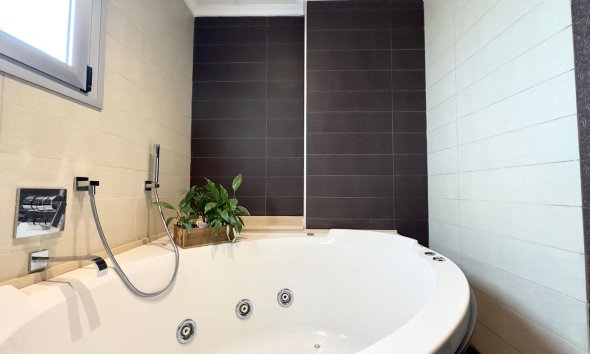 Resale - Building - Torrevieja - Playa del Cura