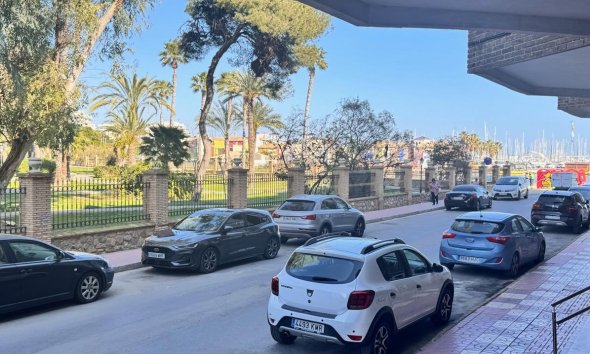 Resale - Apartment - Torrevieja - Acequion