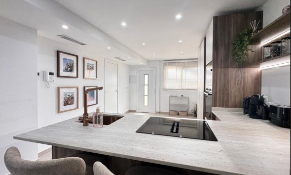 Resale - Apartment - Torrevieja - Acequion