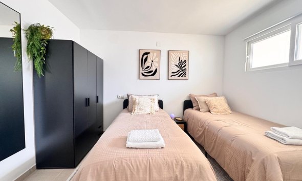 Resale - Apartment - Torrevieja - Acequion