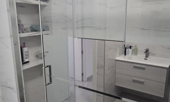 Resale - Apartment - Torrevieja - Acequion