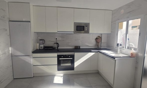 Resale - Apartment - Torrevieja - Acequion