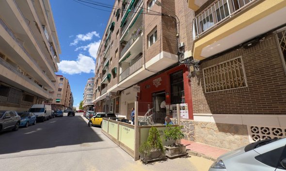 Resale - Commercial premises / Commercial unit / Retail space - Torrevieja - Acequion