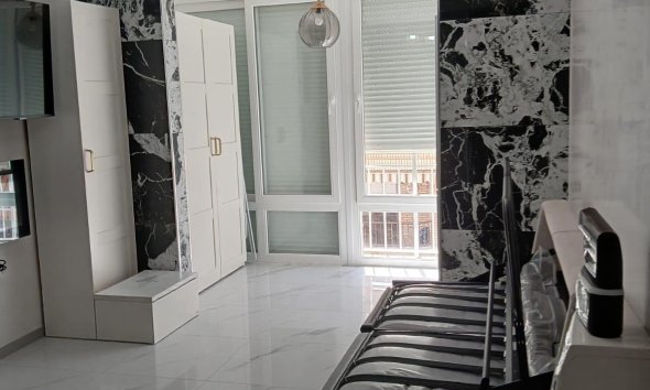 Resale - Apartment - Torrevieja - Centro
