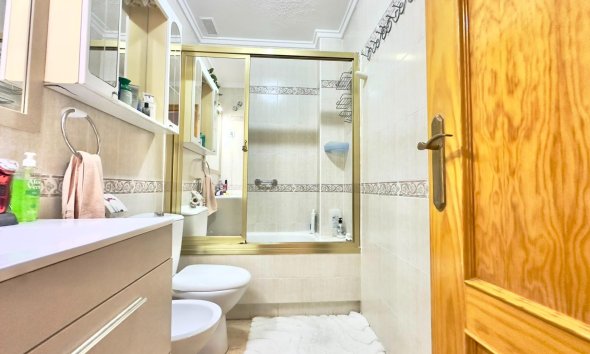 Resale - Apartment - Torrevieja - Centro