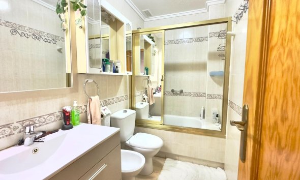 Resale - Apartment - Torrevieja - Centro