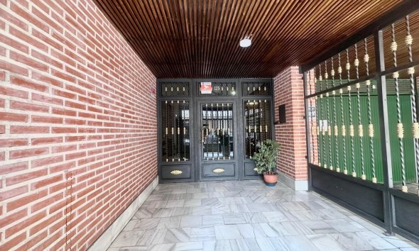 Resale - Apartment - Torrevieja - Estacion de autobuses
